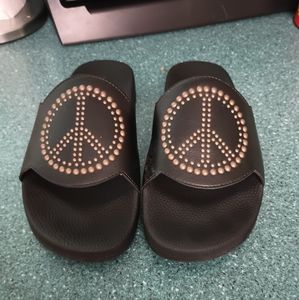 Lucky Brand black studded peace sign slides size 8